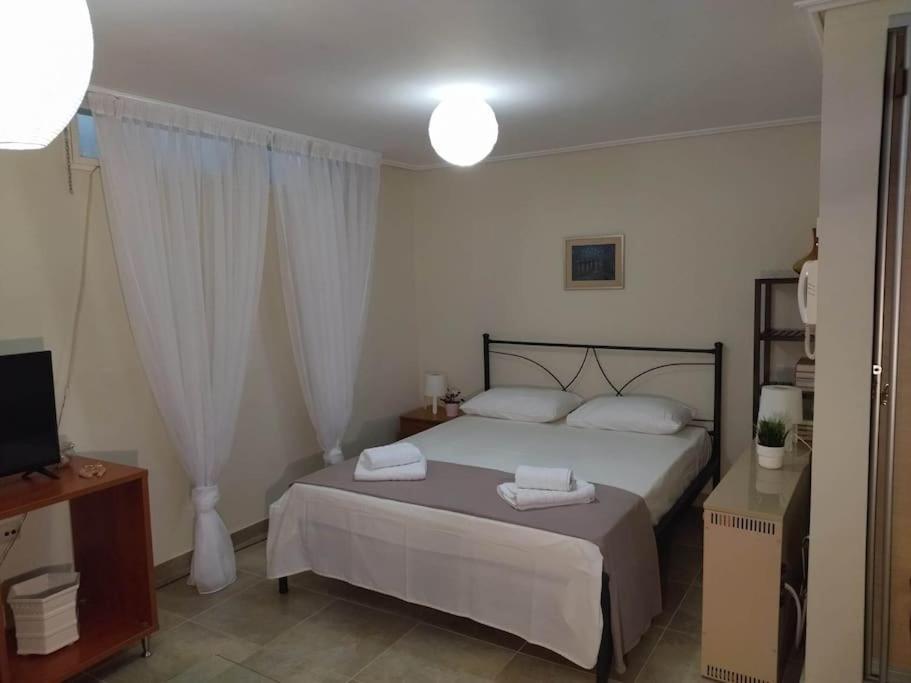 Kalamata Beach Maizonette Ground Floor And Semi-Basement With Yard エクステリア 写真