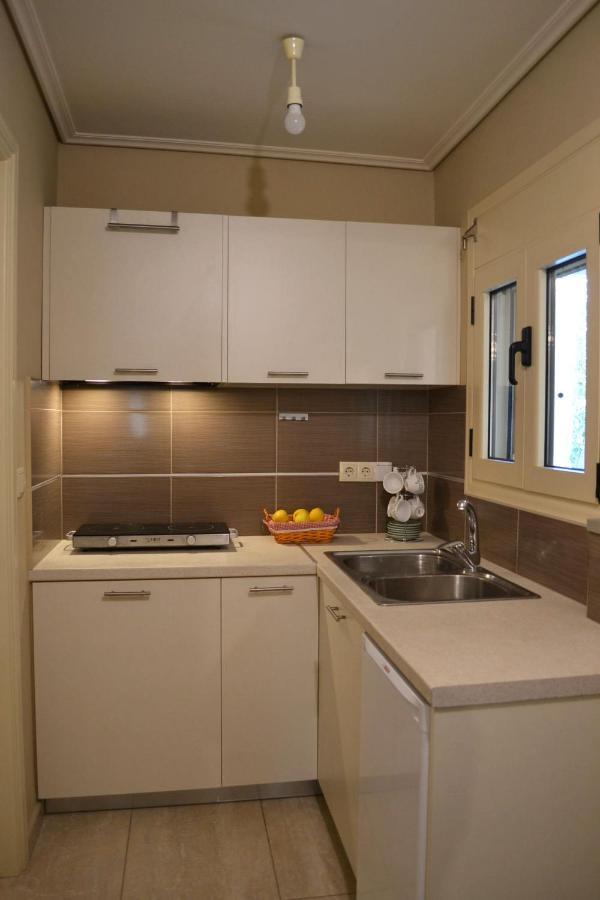 Kalamata Beach Maizonette Ground Floor And Semi-Basement With Yard エクステリア 写真